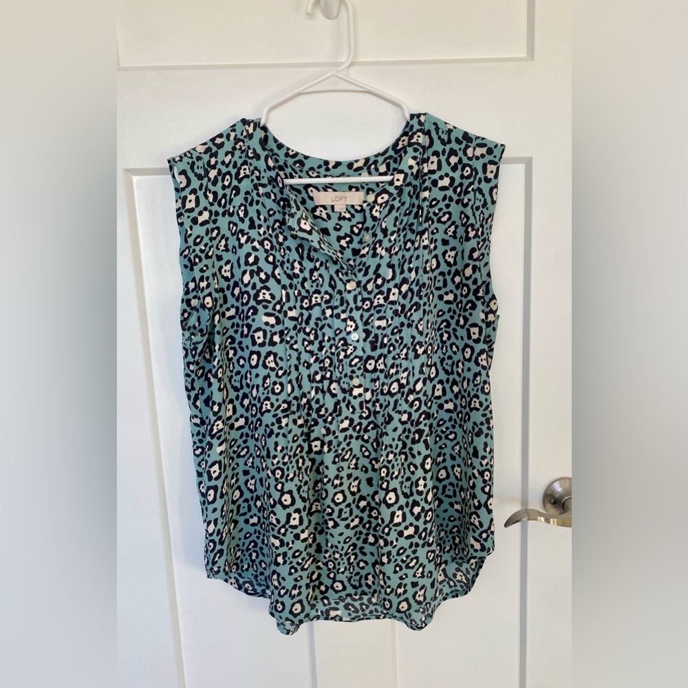LOFT Large Blue Aniaml Print Sleeveless Blouse